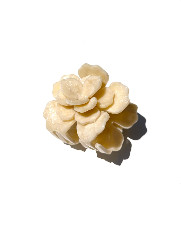 Claw Gardenia Cream