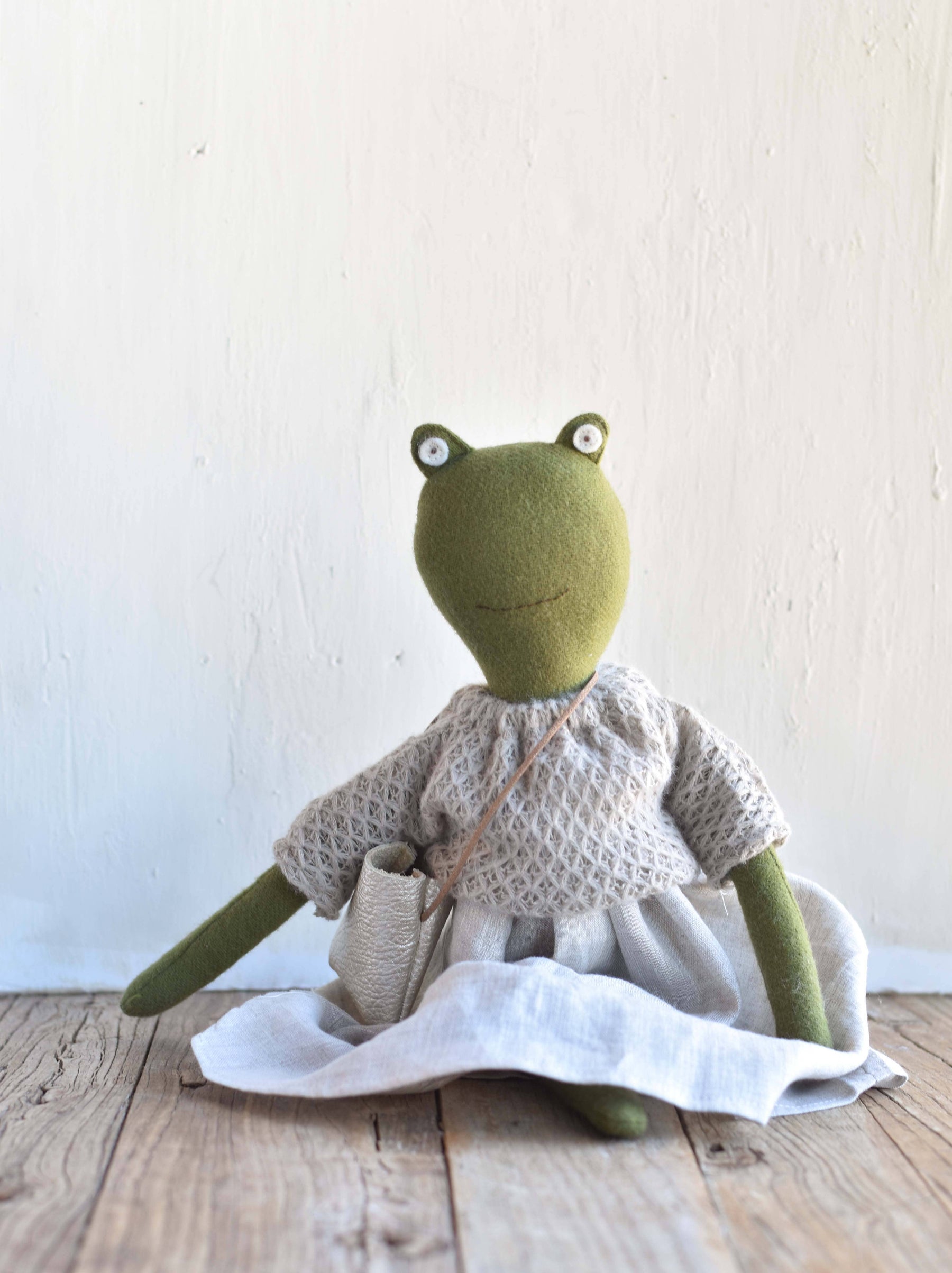 Fern the Frog — Heirloom Wool Doll in Oat Field Set